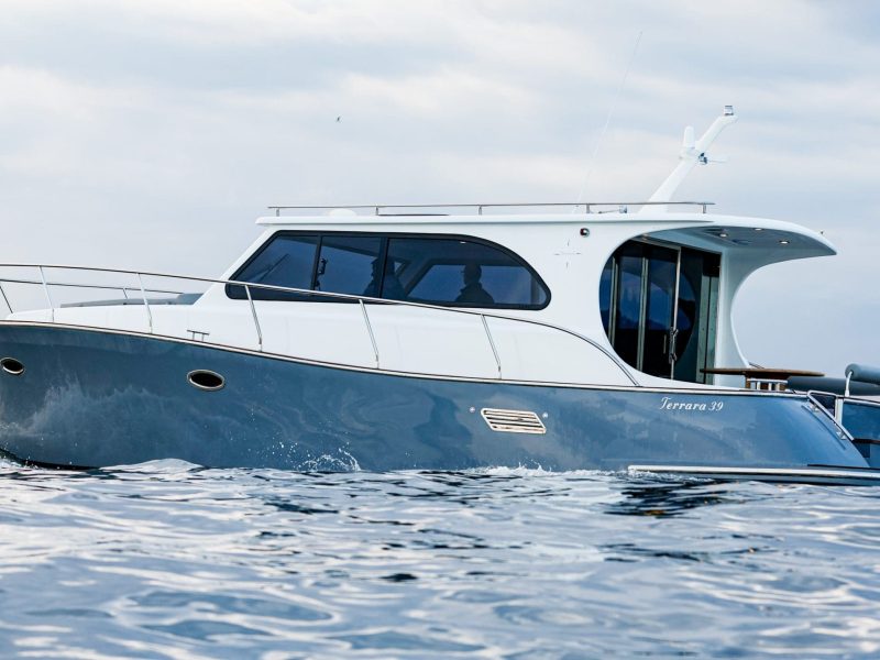 Terrara Motor Yachts: Luxury motor yacht flagship model Terrara 39 cruising through water